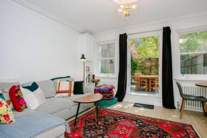 Modern Garden Apartment Camden - image 10