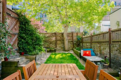 Modern Garden Apartment Camden - image 15