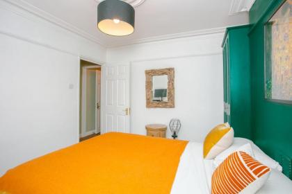 Modern Garden Apartment Camden - image 4