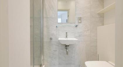 Elegant 1-bed flat in Islington sleeps 2 - image 10