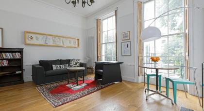 Elegant 1-bed flat in Islington sleeps 2 - image 3