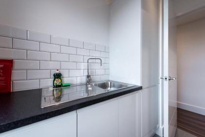 Parkside London Apartment (SS3) - image 2