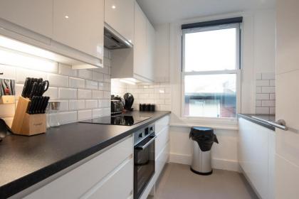 Parkside London Apartment (SS3) - image 7