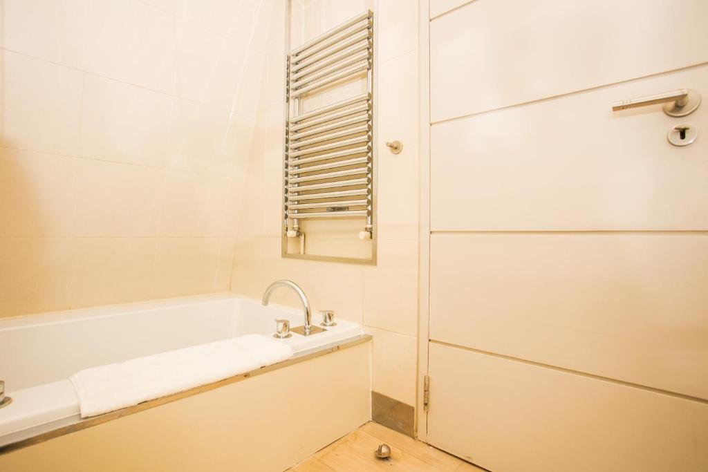 1 Bedroom Flat in Knightsbridge Sleeps 2 - image 6