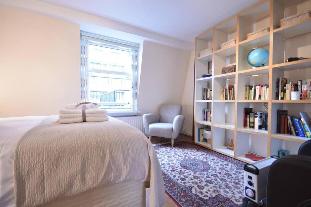 South Kensington 1BD pad 5mins to Gloucester rd - image 6