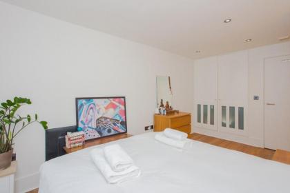 Trendy East London Apartment near Shoreditch - image 3