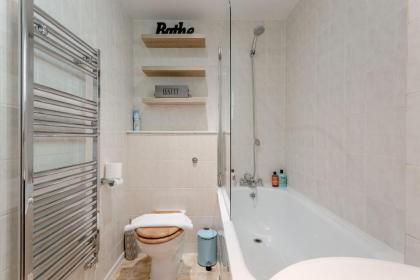 Vogue 1 bedroom Pimlico flat near Victoria Station - image 11