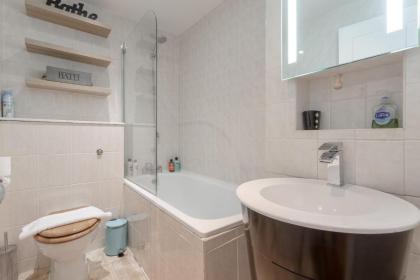 Vogue 1 bedroom Pimlico flat near Victoria Station - image 12