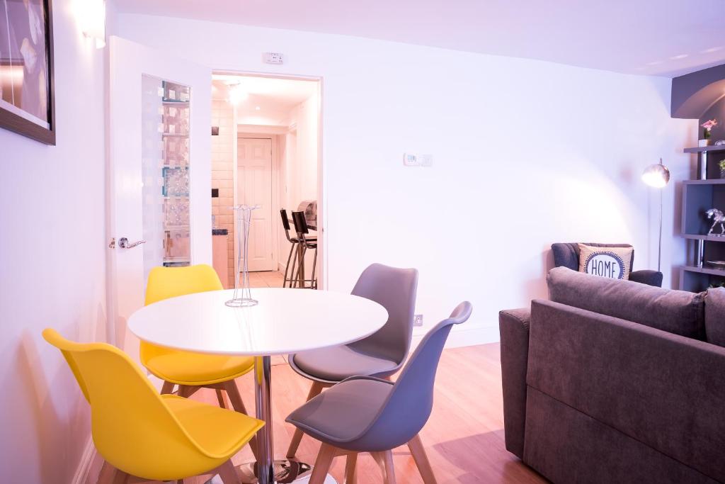 YKP Apartments - Mornington Crescent - image 6