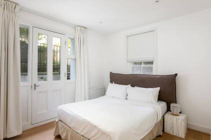 Stylish 2BR Home in West Kensington 4 guests - image 20