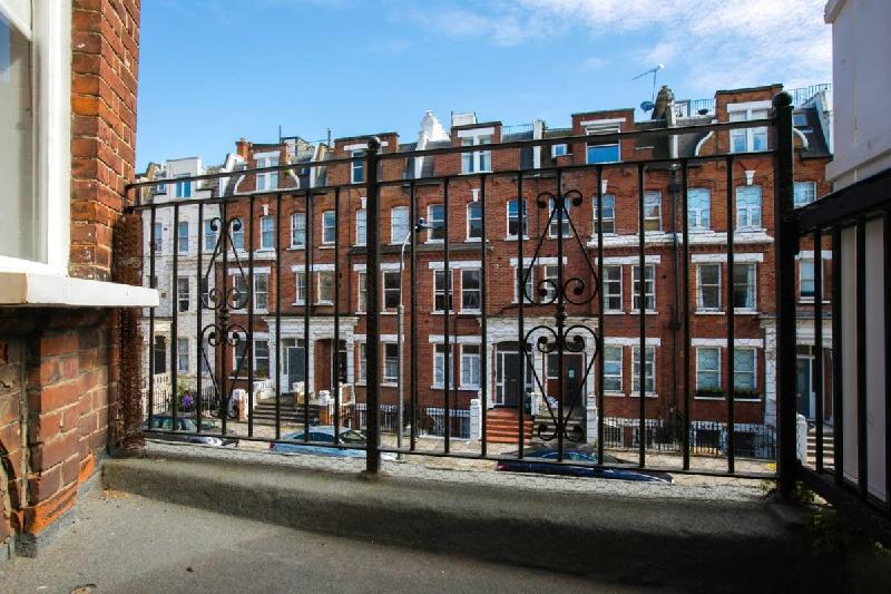 Stunning 2BR Home in West Kensington w/Balcony - image 2