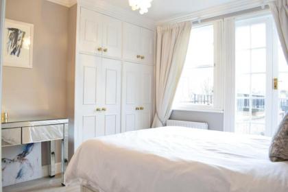 Spacious and Stylish 1 Bedroom Flat near Chelsea - image 10