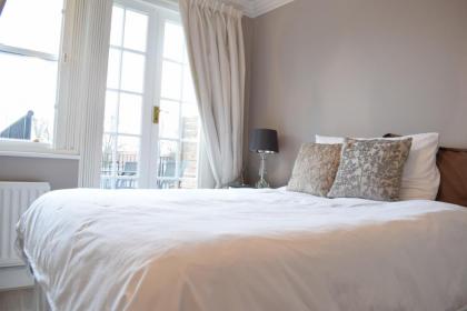 Spacious and Stylish 1 Bedroom Flat near Chelsea - image 16