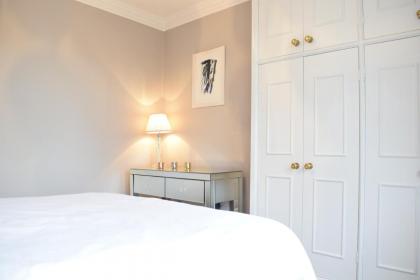 Spacious and Stylish 1 Bedroom Flat near Chelsea - image 20