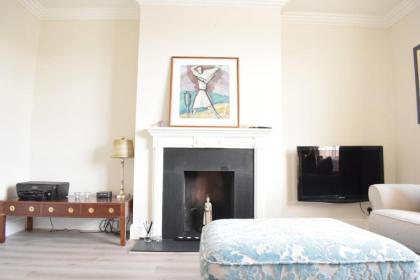 Spacious and Stylish 1 Bedroom Flat near Chelsea - image 8