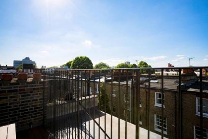 GuestReady - Top Floor West Kensington Home - image 16