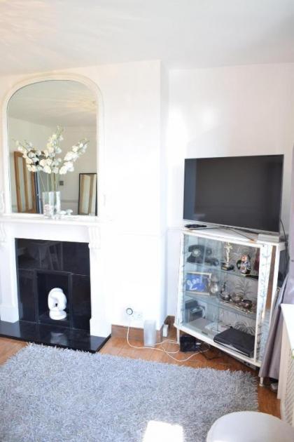 Stylish 2 Bedroom Apartment Between Camden Town Primrose Hill - image 3