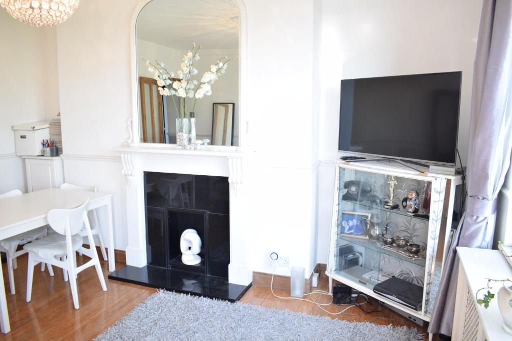 Stylish 2 Bedroom Apartment Between Camden Town Primrose Hill - image 7