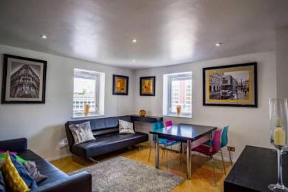 2 Bedroom Apartment in Central London - image 1