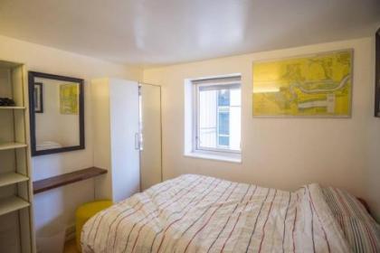 2 Bedroom Apartment in Central London - image 3