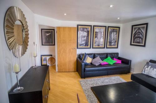 2 Bedroom Apartment in Central London - image 6