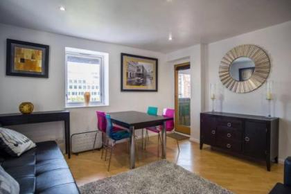 2 Bedroom Apartment in Central London - image 7