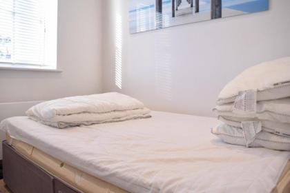 Stylish 2 Bed Apartment in West Hampstead - image 15