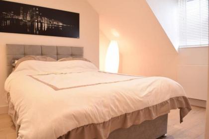 Stylish 2 Bed Apartment in West Hampstead - image 19