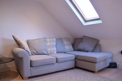 Stylish 2 Bed Apartment in West Hampstead - image 7