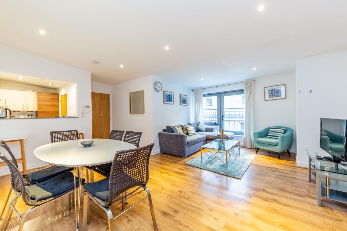 2 Bed Executive Apartment next to Liverpool Street FREE WIFI by City Stay Aparts London - main image