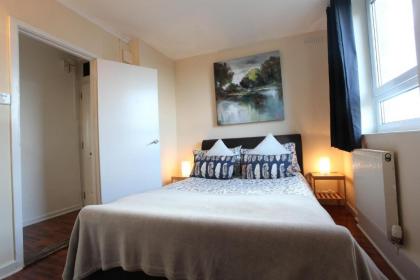 Chelsea off Kings Road One Bedroom Apartment with balcony - image 1