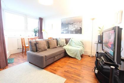 Chelsea off Kings Road One Bedroom Apartment with balcony - image 10