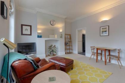 Vibrant 1 Bedroom Flat In Islington With Garden - image 1