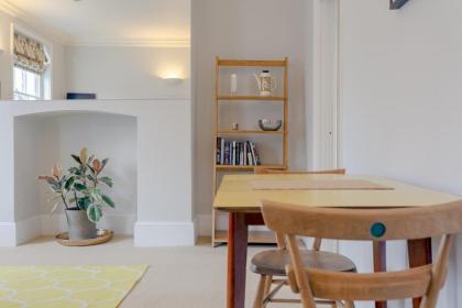 Vibrant 1 Bedroom Flat In Islington With Garden - image 5