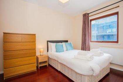 Homely 2 Bedroom House By Canary Wharf - image 11