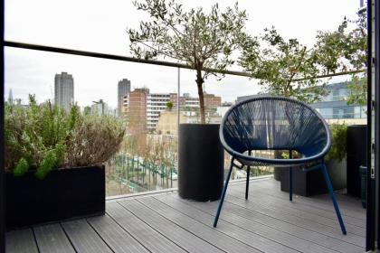 Contemporary 1 Bedroom Flat with Stunning London View - image 2