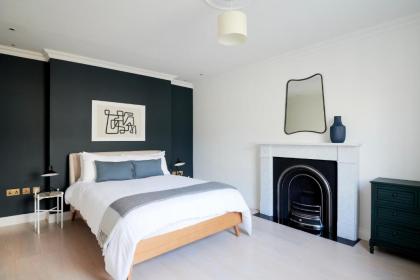 Sonder — Kensington Town House - image 15