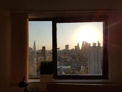 Modern 1 bedroom apartment in E1 with great views - image 11