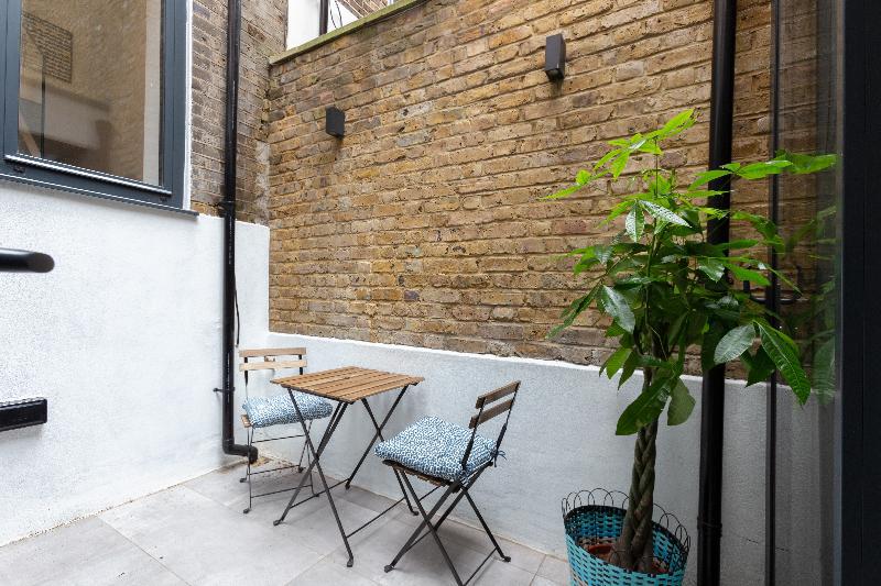 Stylish 3 bedroom House  Patio near Edgware Road - image 7