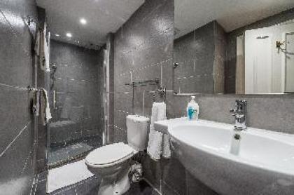 Chic Apartment-12 Minutes to Central London! - image 4