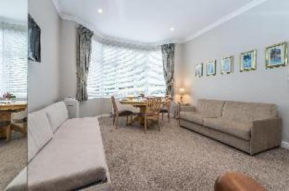 Chic Apartment-12 Minutes to Central London! - image 5