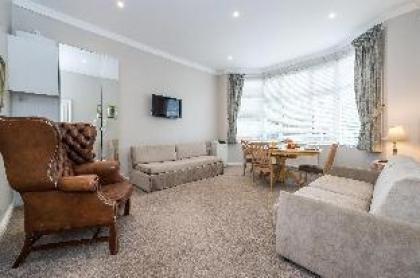 Beautiful Apartment-12 Minutes to Central London! - image 2