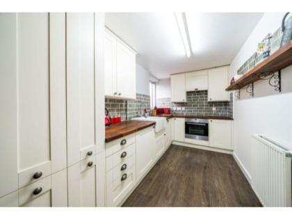 2 Bed Apartment SHOREDITCH - SK - image 2