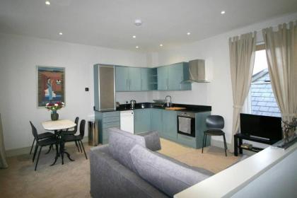 Stylish light-filled 1 Bedroom Flat In Hammersmith - image 1