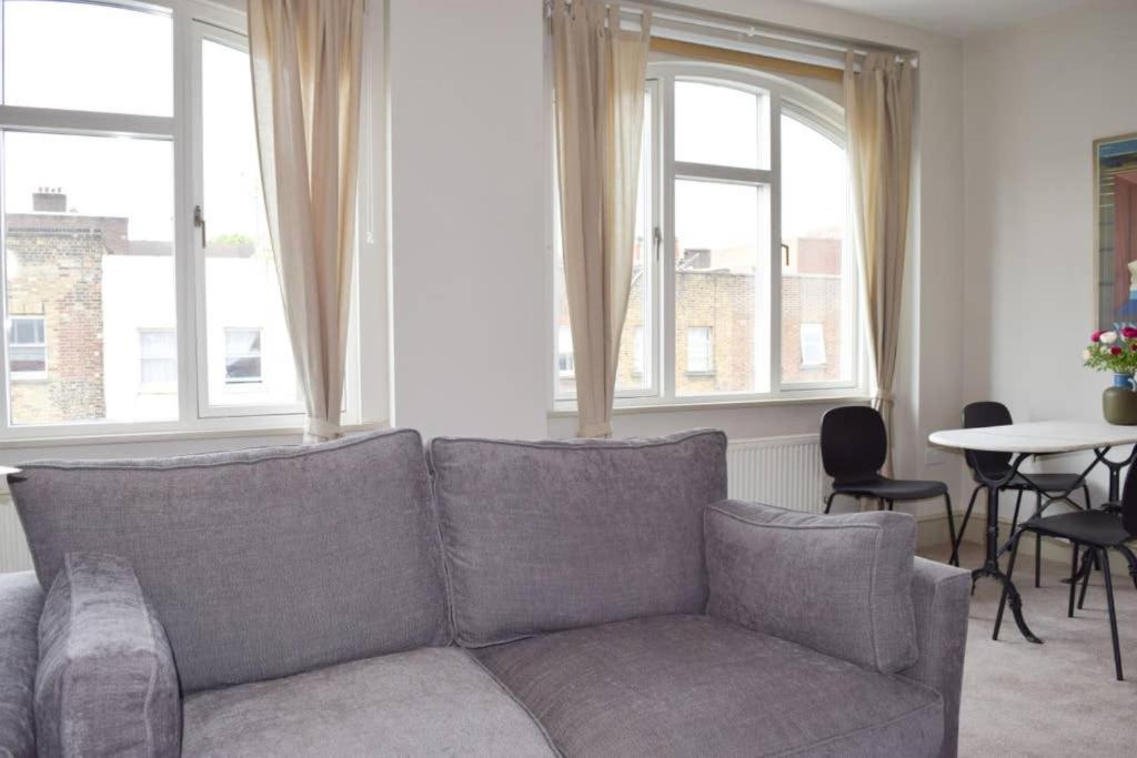 Stylish light-filled 1 Bedroom Flat In Hammersmith - image 2