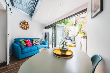 Pass the Keys - Modern & Stylish Garden Home in Islington - image 12