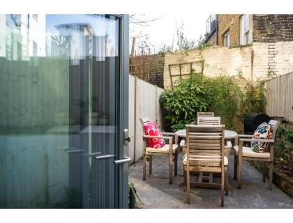 Pass the Keys - Modern & Stylish Garden Home in Islington - image 15