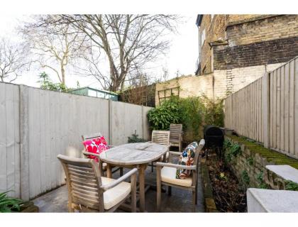 Pass the Keys - Modern & Stylish Garden Home in Islington - image 16