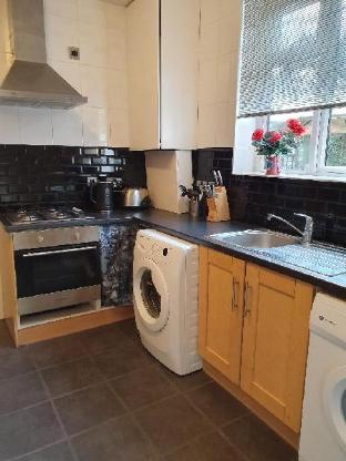 Double Room In 4 Bedroom Apartment In Orpington - image 3