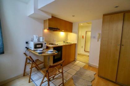 Flat 12 · Comfy Studio Central London Hyde Park - image 2